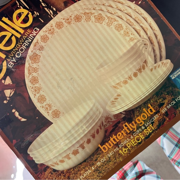 Corelle Butterfly Gold Dinner Set - Complete - Picture 3 of 7